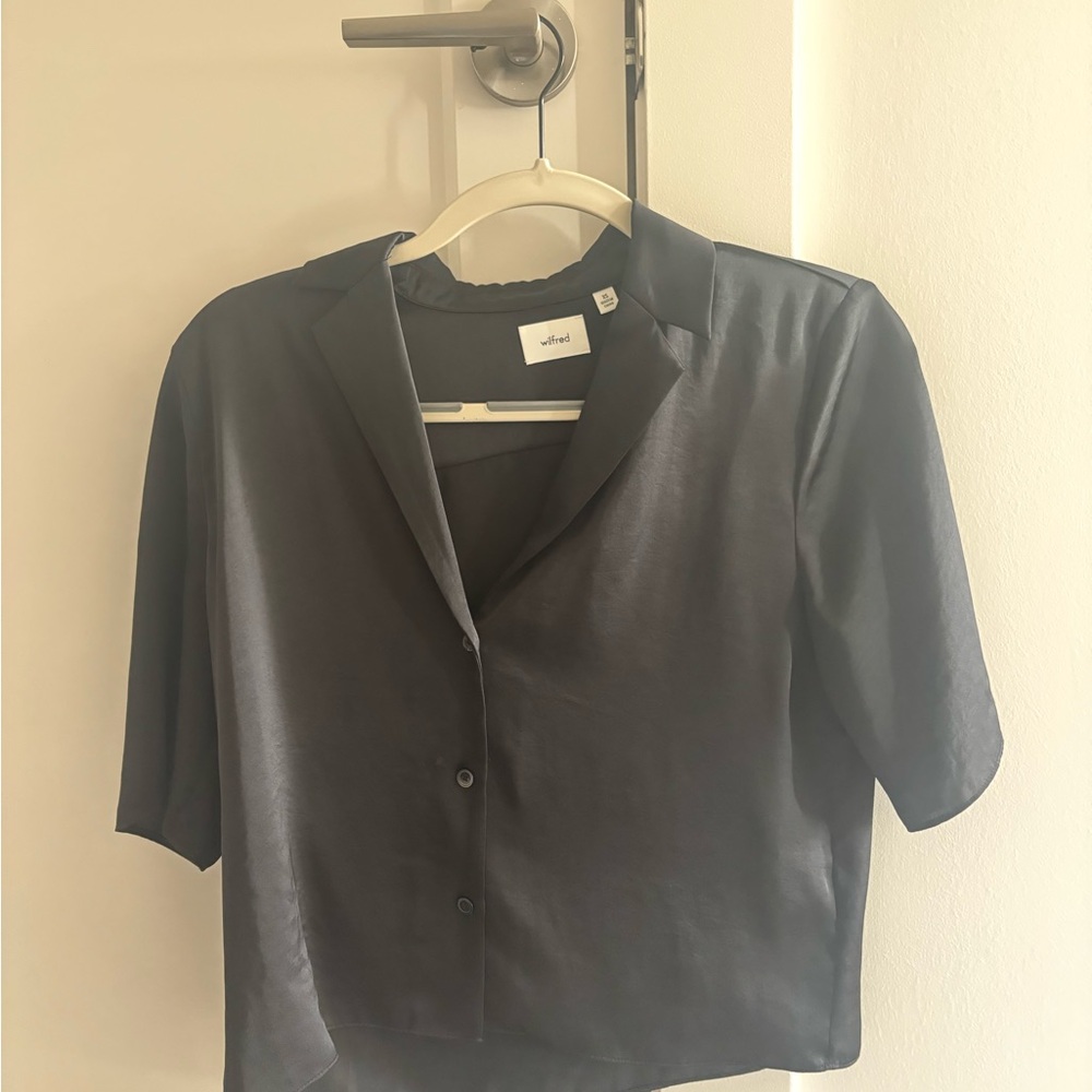 Wilfred Black Cropped Short Sleeve Button Down Blouse